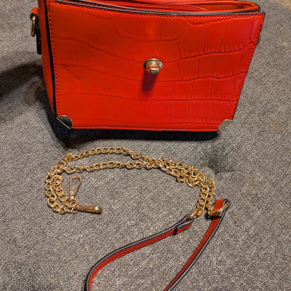 Red Crocodile-Embossed Handbag - Picture 7 of 7